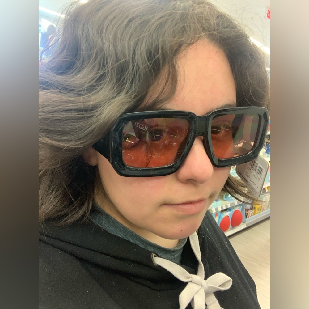 Meet your Posher, Caitlin